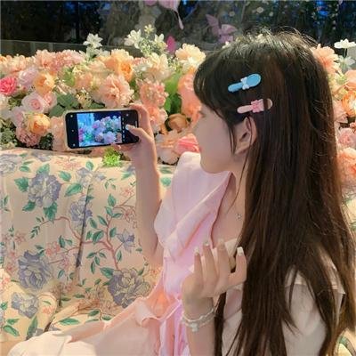 轻轻拂过
